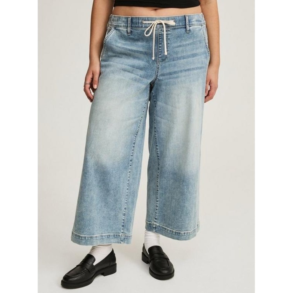 Torrid Weekend Mid-Rise Wide Leg Cropped Jeans 3X Light Blue Denim Casual - Picture 10 of 10